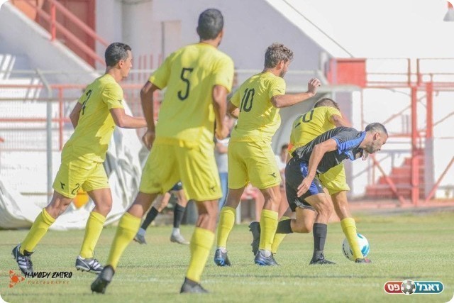 שחקני צעירי טייבה ובית"ר כפ"ס במהלך המשחק (חמודי זמירו)